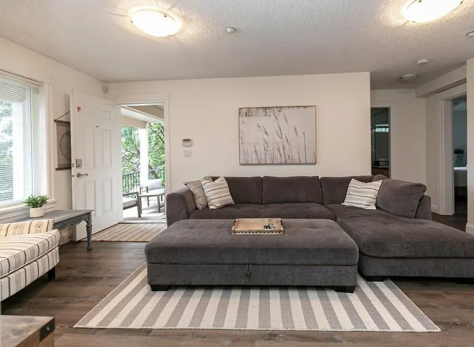 Cozy Renovated Oasis W Private Terrace & Parking Villa Victoria 0*,  Canada
